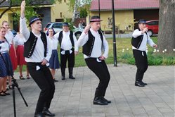 Stavanie mája 2022 - dekoratívna grafika